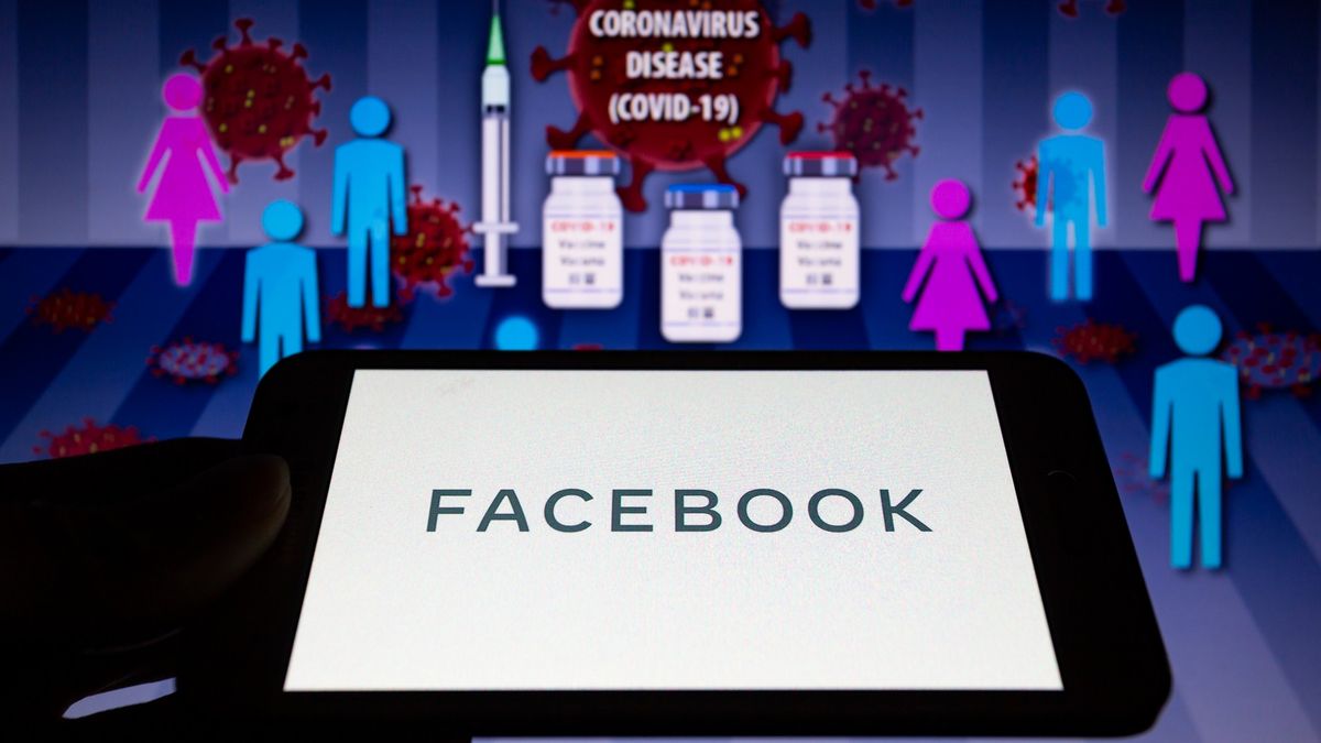 Facebook selhává v boji proti dezinformacím. Tlak Bílého domu ale roste
